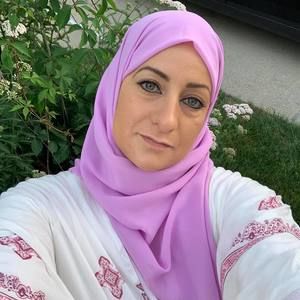 Meet your Posher, Fatima